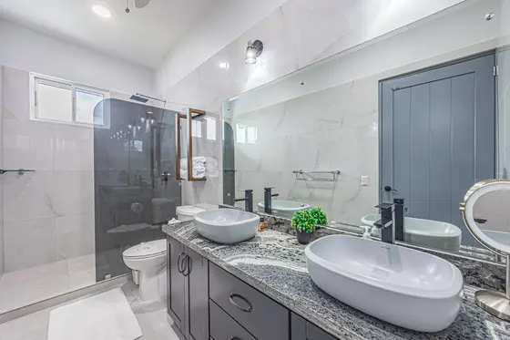 Casa Montaña — bathroom