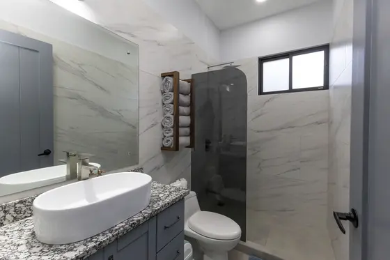 Quepos 13 — bathroom