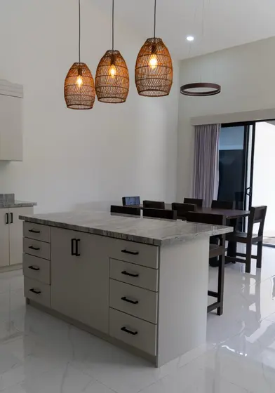 Quepos 10 — kitchen