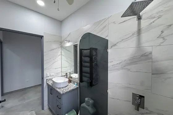 Quepos 8 — bathroom